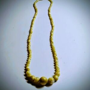 Vintage Modern Mid Cent. Mother Of Pearl  Graduated  Beaded Necklace